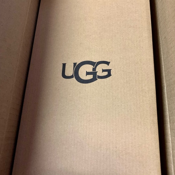 Brand New In Box UGG Fluff Yeah Slippers - Size 7 - Picture 2 of 5